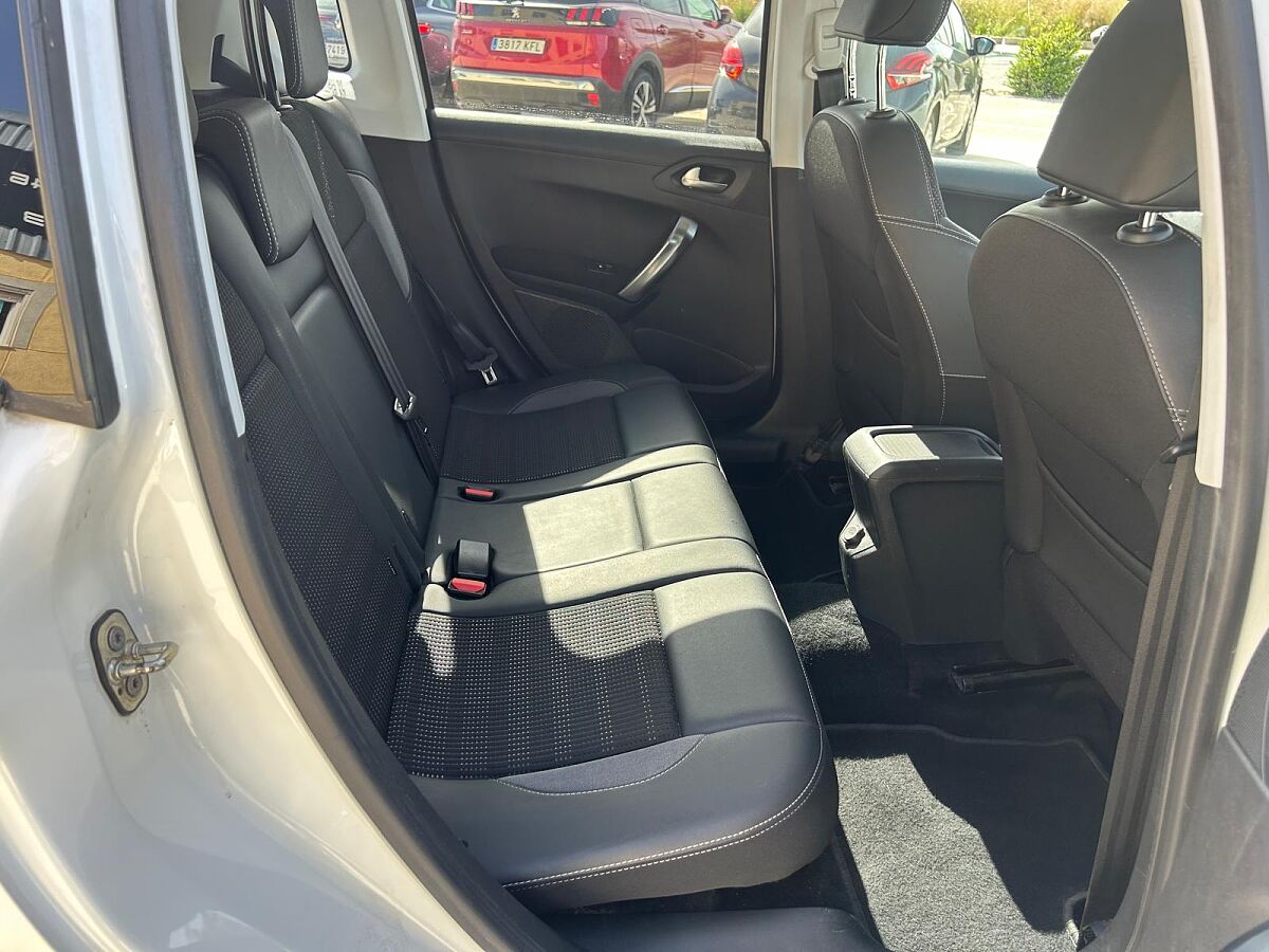 PEUGEOT 2008 ALLURE 1.2 E-THP AUTO SPANISH LHD IN SPAIN 58000 MILES 1 OWNER 2019